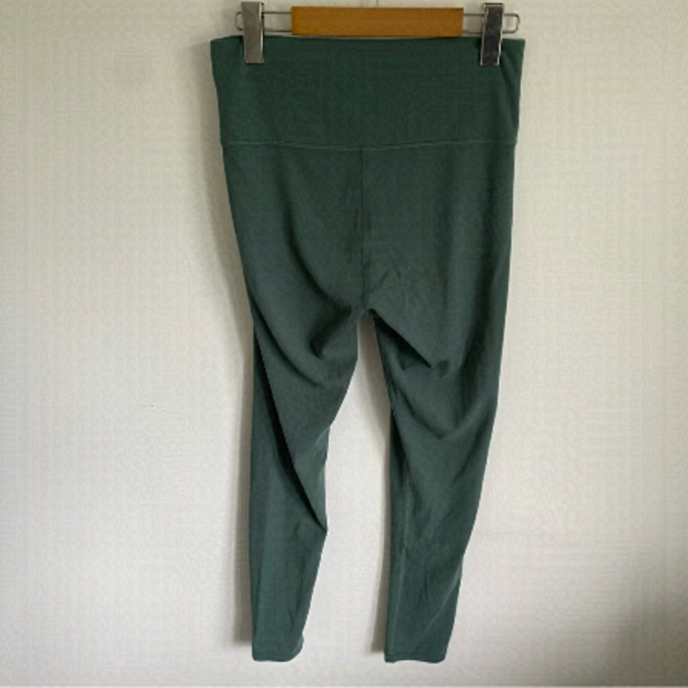 ARITZIA TNA Atmosphere High-Rise 7/8 Leggings in Green • M Medium